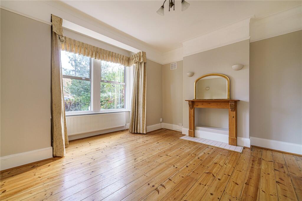 3 bed Apartment for rent in London. From Winkworth - Dulwich