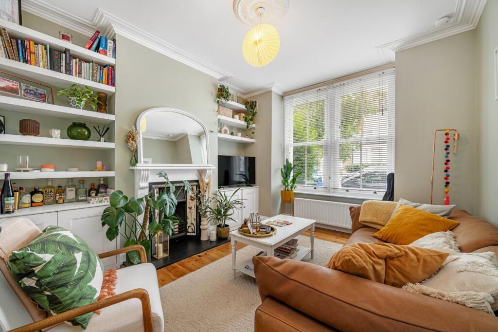 2 bed Mid Terraced House for rent in Camberwell. From Winkworth - Dulwich