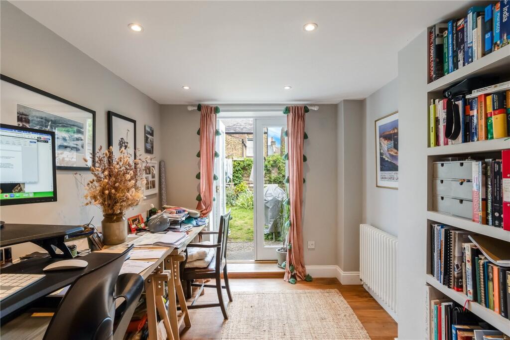 3 bed Mid Terraced House for rent in Camberwell. From Winkworth - Dulwich 3 bed Mid Terraced House for rent in Camberwell. From Winkworth - Dulwich