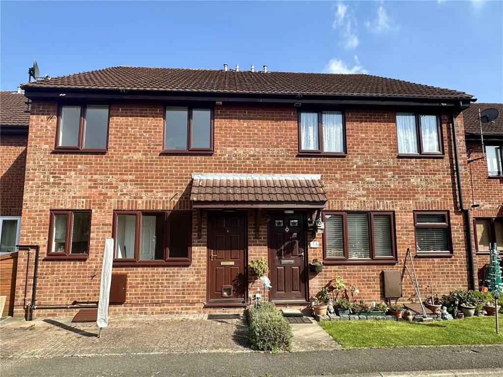 2 bed Mid Terraced House for rent in Tongham. From Winkworth - Farnham 2 bed Mid Terraced House for rent in Tongham. From Winkworth - Farnham