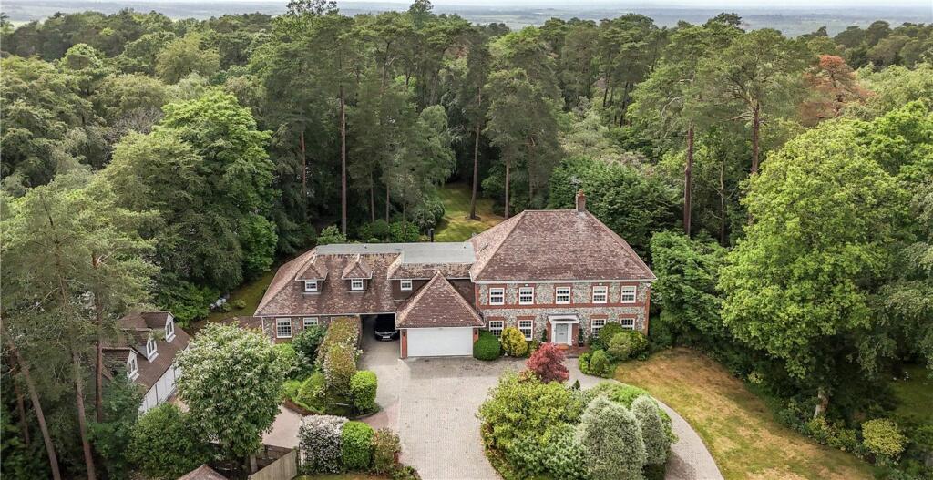 8 bed Detached for rent in Farnham. From Winkworth - Farnham 8 bed Detached for rent in Farnham. From Winkworth - Farnham