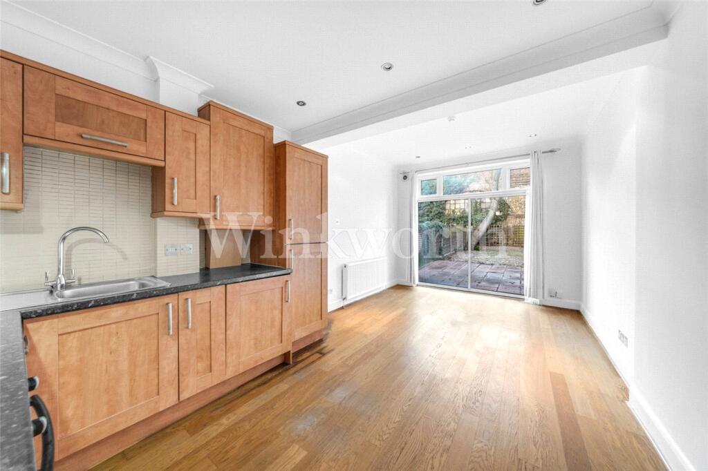 2 bed Apartment for rent in London. From Winkworth - Golders Green