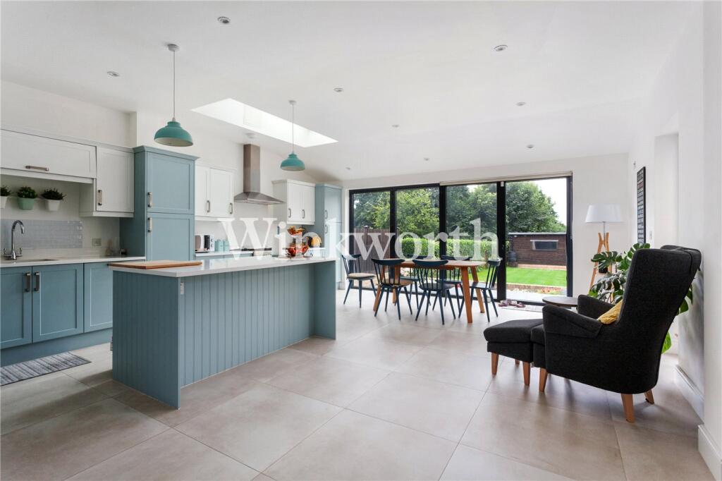 5 bed Semi Detached for rent in London. From Winkworth - Golders Green 5 bed Semi Detached for rent in London. From Winkworth - Golders Green