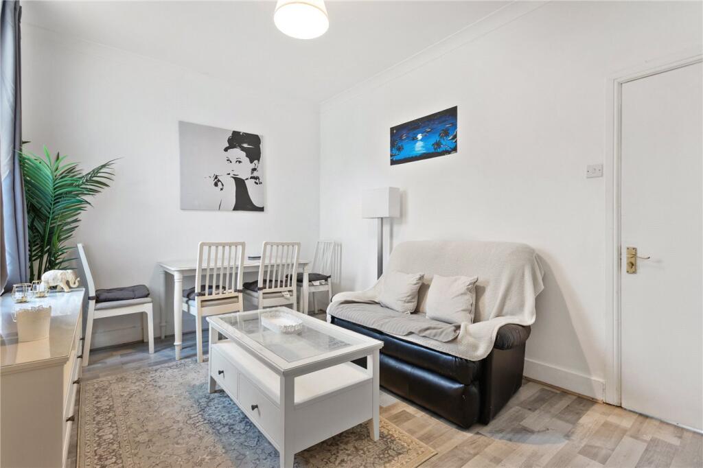 3 bed Mid Terraced House for rent in West Ham. From Winkworth - Hackney 3 bed Mid Terraced House for rent in West Ham. From Winkworth - Hackney