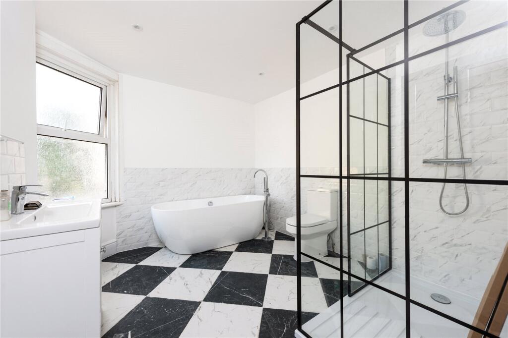 4 bed Semi Detached for rent in Stoke Newington. From Winkworth - Hackney