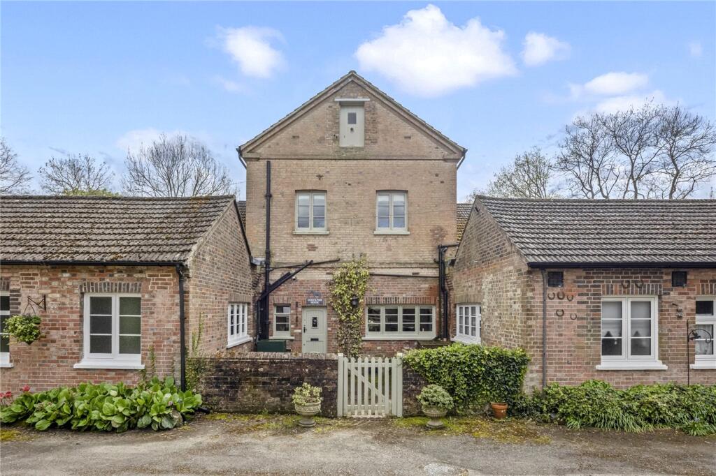 3 bed Mid Terraced House for rent in Nutley. From Winkworth - Hove 3 bed Mid Terraced House for rent in Nutley. From Winkworth - Hove