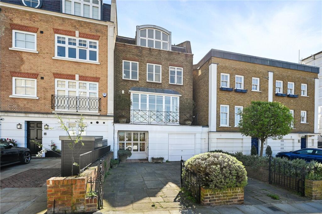 3 bed Mid Terraced House for rent in London. From Winkworth - Kensington