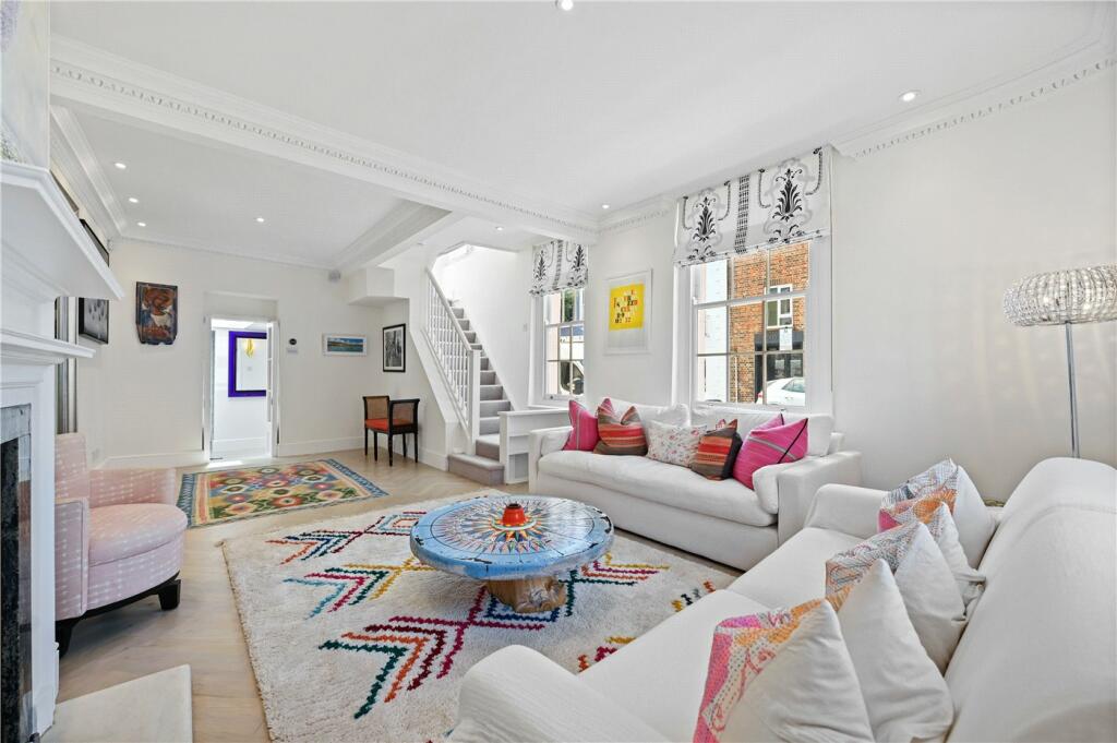 4 bed End of Terrace for rent in Kensington. From Winkworth - Kensington