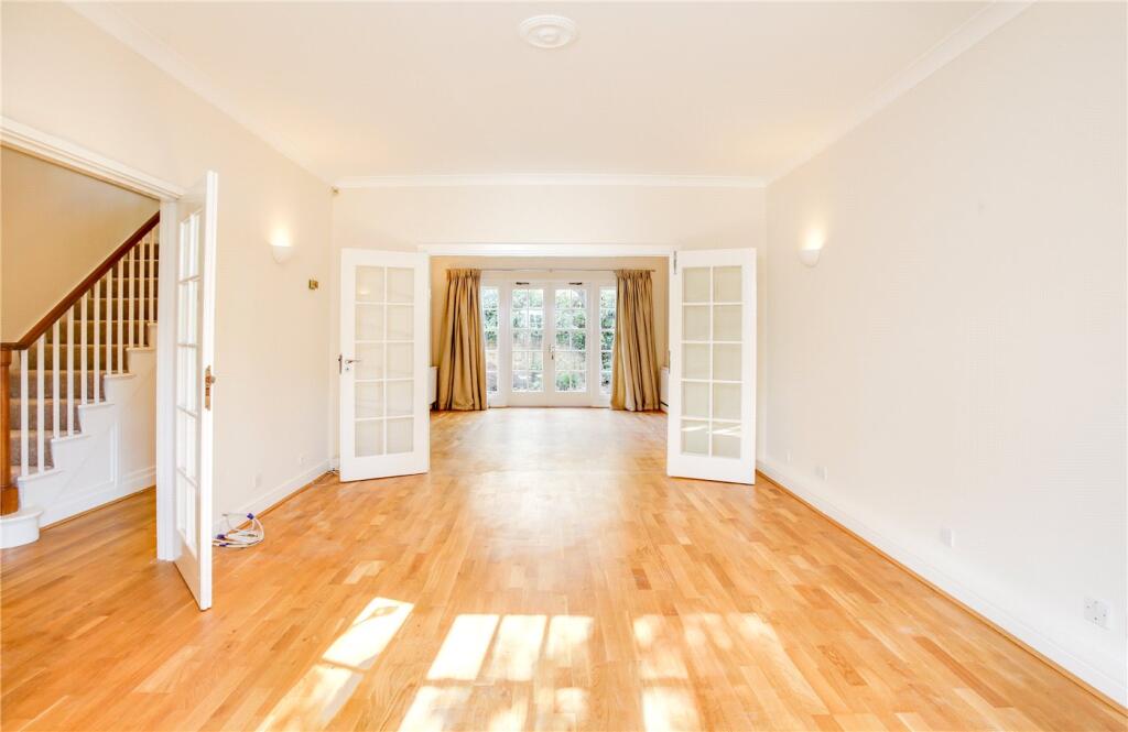4 bed Mid Terraced House for rent in London. From Winkworth - Kensington