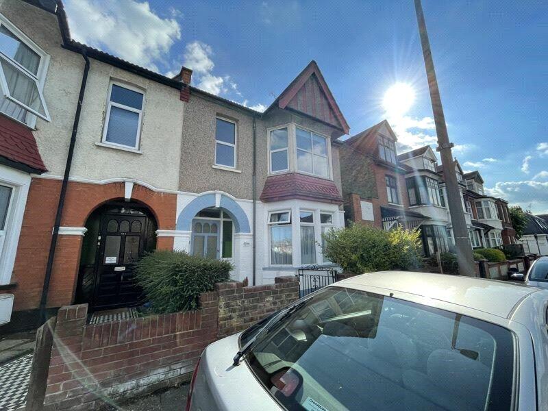 2 bed Apartment for rent in Southend-on-Sea. From Winkworth - Leigh on Sea