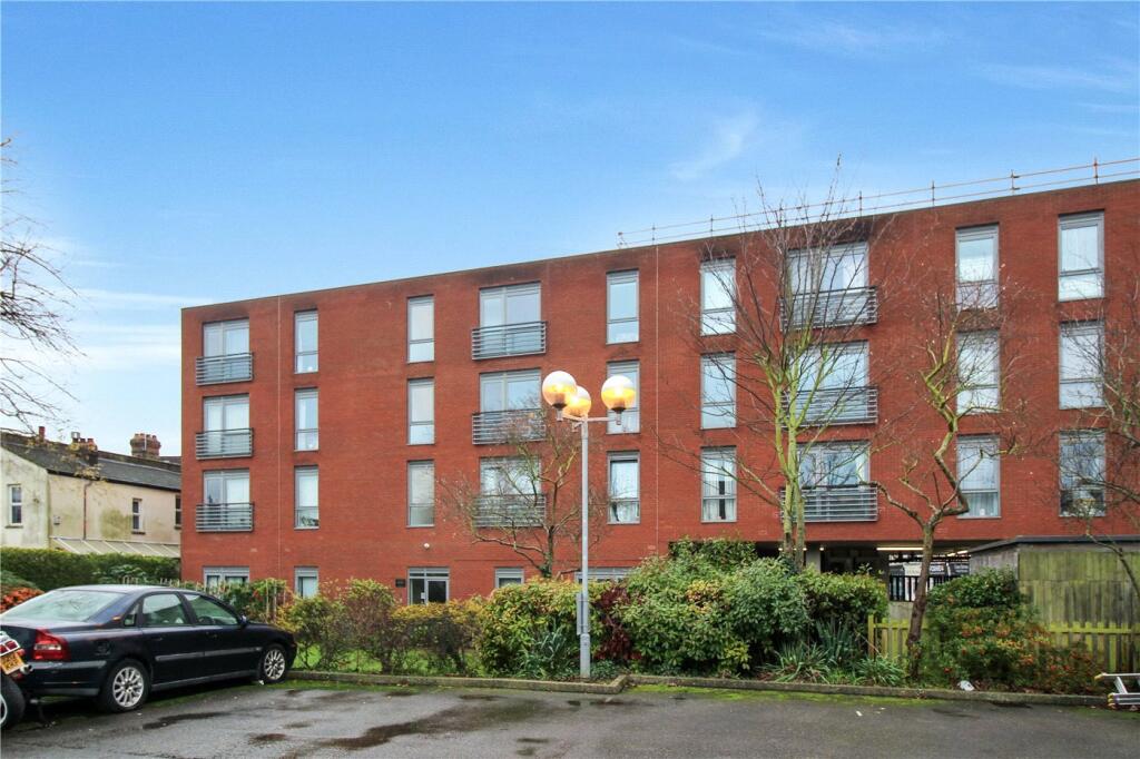 1 bed Apartment for rent in Southend-on-Sea. From Winkworth - Leigh on Sea