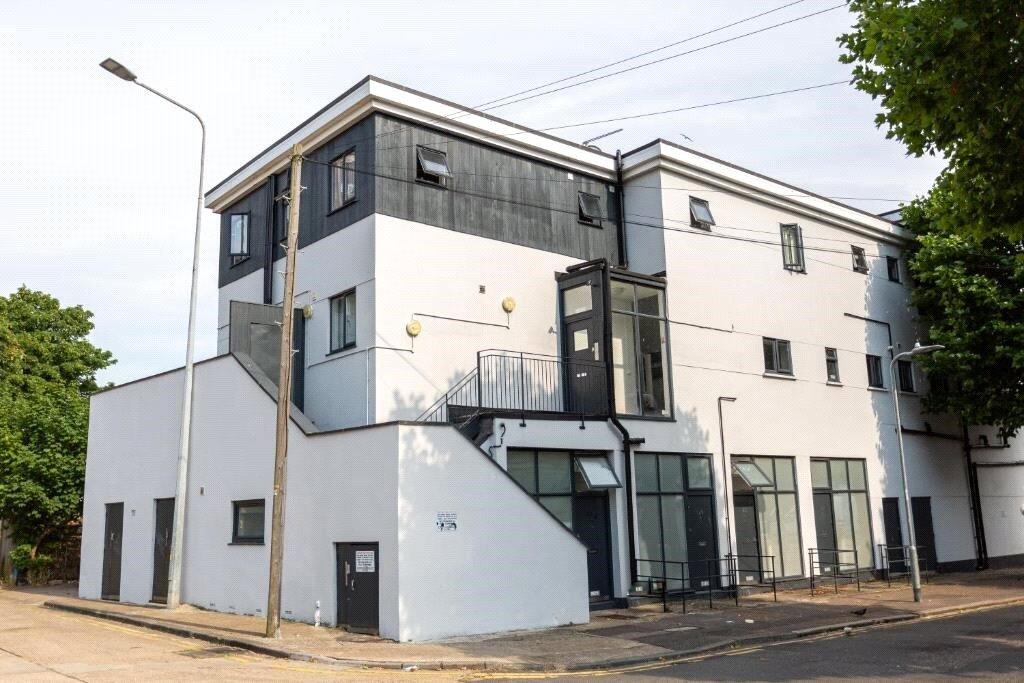 1 bed Apartment for rent in Southend-on-Sea. From Winkworth - Leigh on Sea