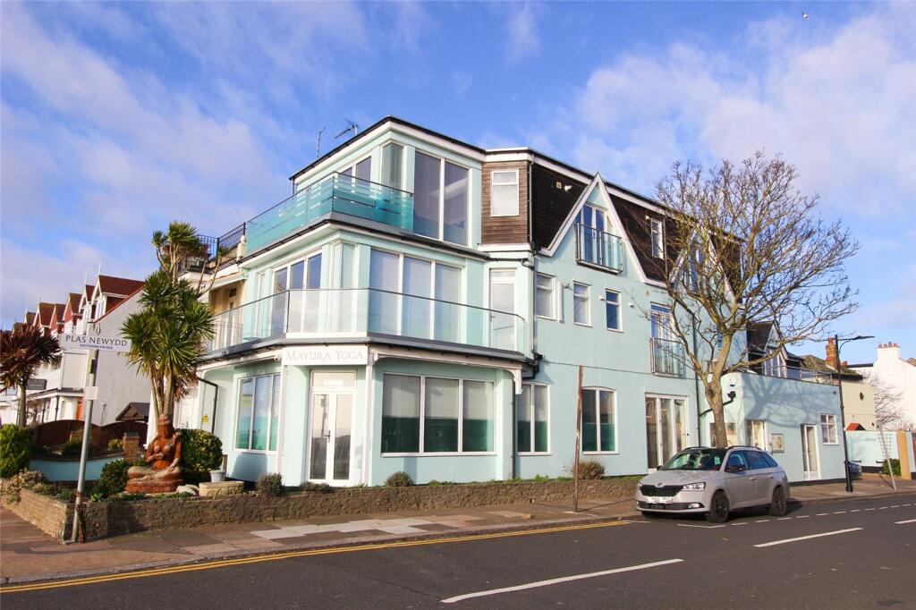 2 bed Penthouse for rent in Southend-on-Sea. From Winkworth - Leigh on Sea