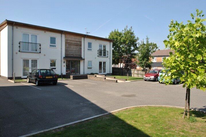 2 bed Apartment for rent in Daws Heath. From Winkworth - Leigh on Sea