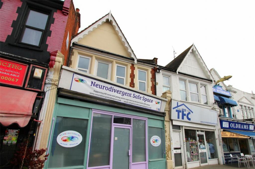 3 bed Apartment for rent in Southend-on-Sea. From Winkworth - Leigh on Sea