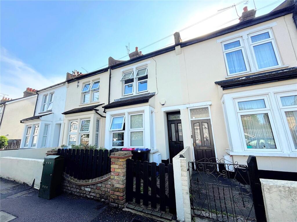 3 bed Mid Terraced House for rent in Southend-on-Sea. From Winkworth - Leigh on Sea