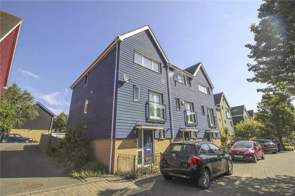 3 bed Town House for rent in Southend-on-Sea. From Winkworth - Leigh on Sea