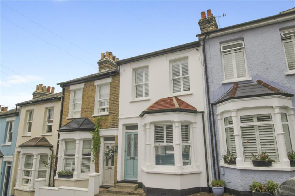 2 bed Mid Terraced House for rent in Hadleigh. From Winkworth - Leigh on Sea