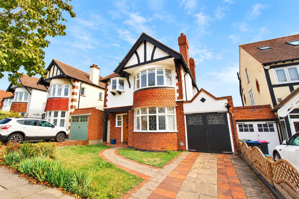 3 bed Link detached for rent in Hadleigh. From Winkworth - Leigh on Sea