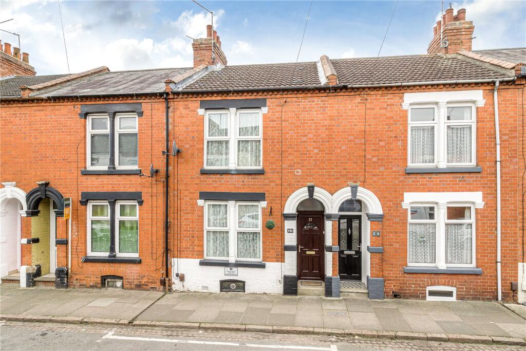 2 bed Mid Terraced House for rent in Northampton. From Winkworth - Northampton