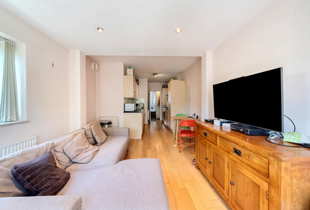 2 bed Mid Terraced House for rent in London. From Andrews Letting and Management - Balham