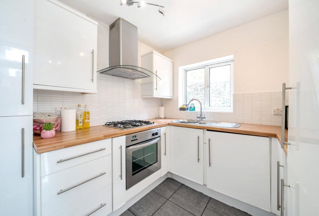2 bed House (unspecified) for rent in Merton. From Andrews Letting and Management - Balham