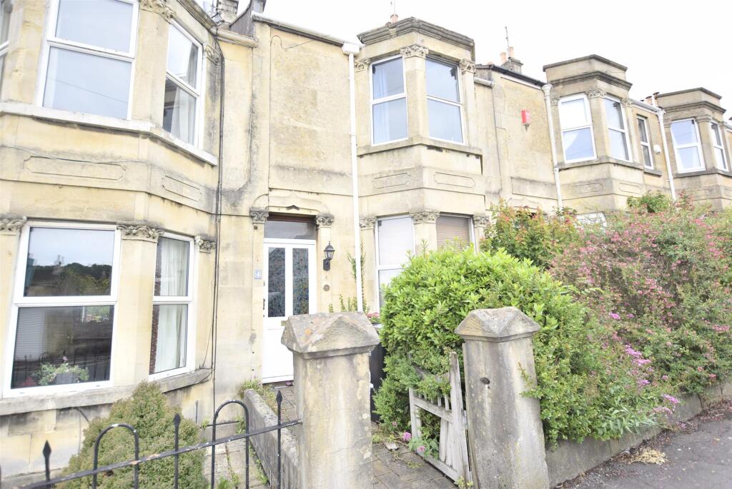 5 bed Mid Terraced House for rent in Bath. From Andrews Letting and Management - Bear Flat