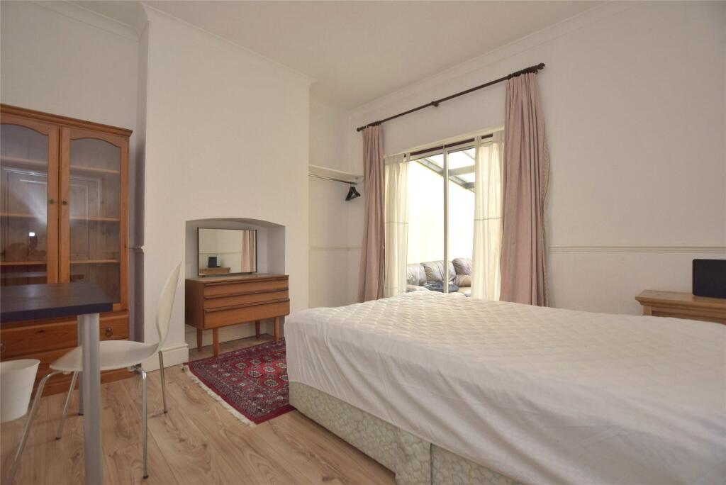 1 bed Mid Terraced House for rent in Cheltenham. From Andrews Letting and Management - Cheltenham
