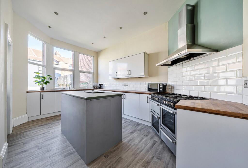 3 bed Mid Terraced House for rent in Ashton Vale. From Andrews Letting and Management - Clifton 3 bed Mid Terraced House for rent in Ashton Vale. From Andrews Letting and Management - Clifton
