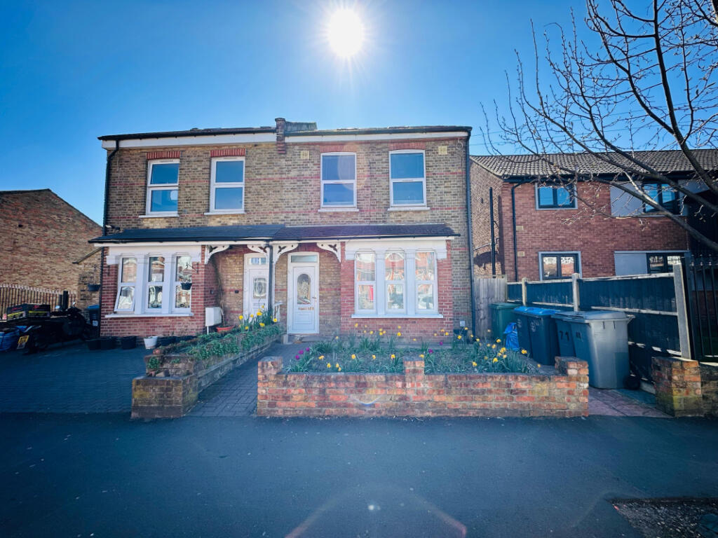 1 bed House Share for rent in Wembley. From Emoov - Chelmsford