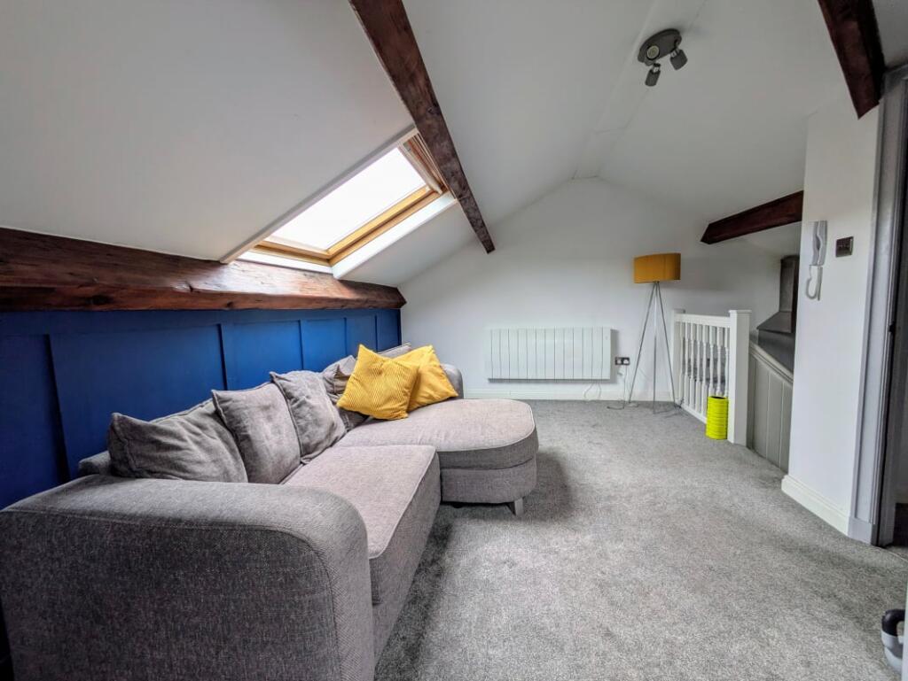 1 bed 1st Floor Flat for rent in Cliviger. From Emoov - Chelmsford