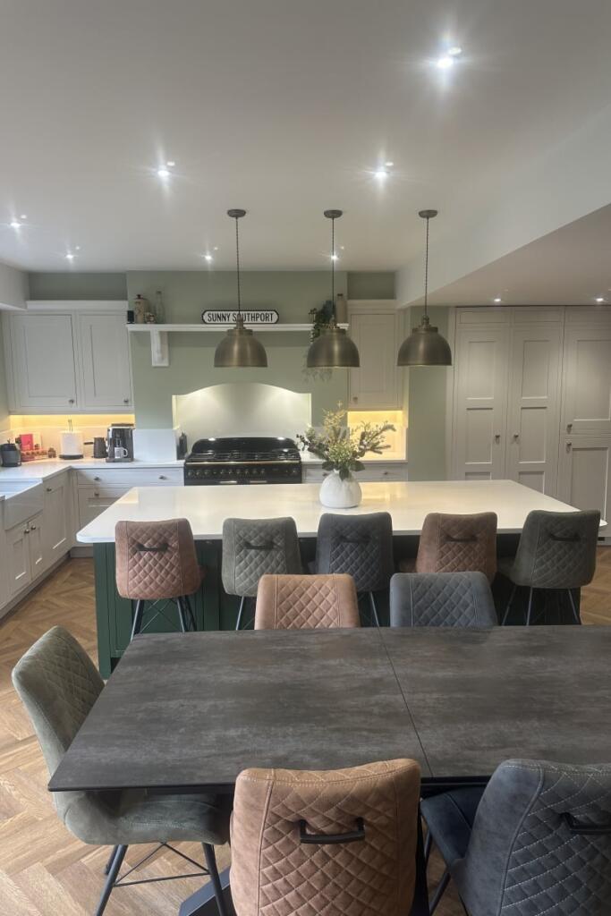 5 bed Detached for rent in Southport. From Emoov - Chelmsford 5 bed Detached for rent in Southport. From Emoov - Chelmsford