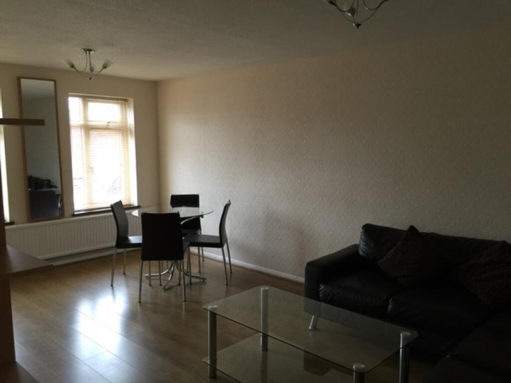 2 bed 1st Floor Flat for rent in Chigwell. From Emoov - Chelmsford