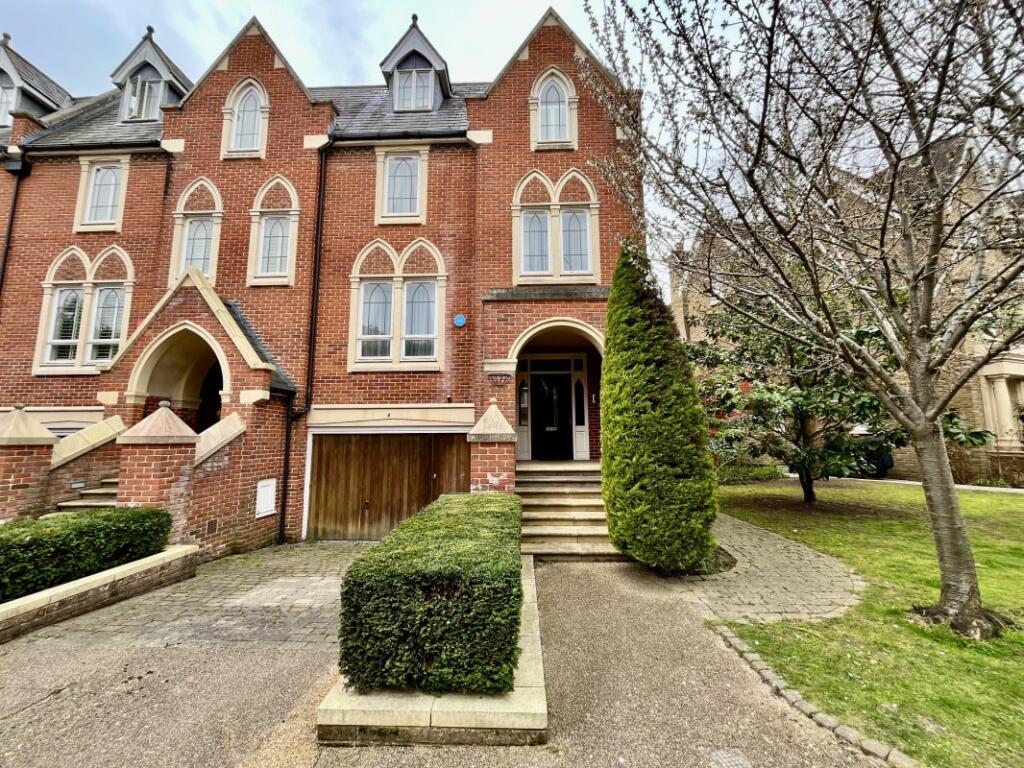 6 bed Semi Detached for rent in Twickenham. From Emoov - Chelmsford