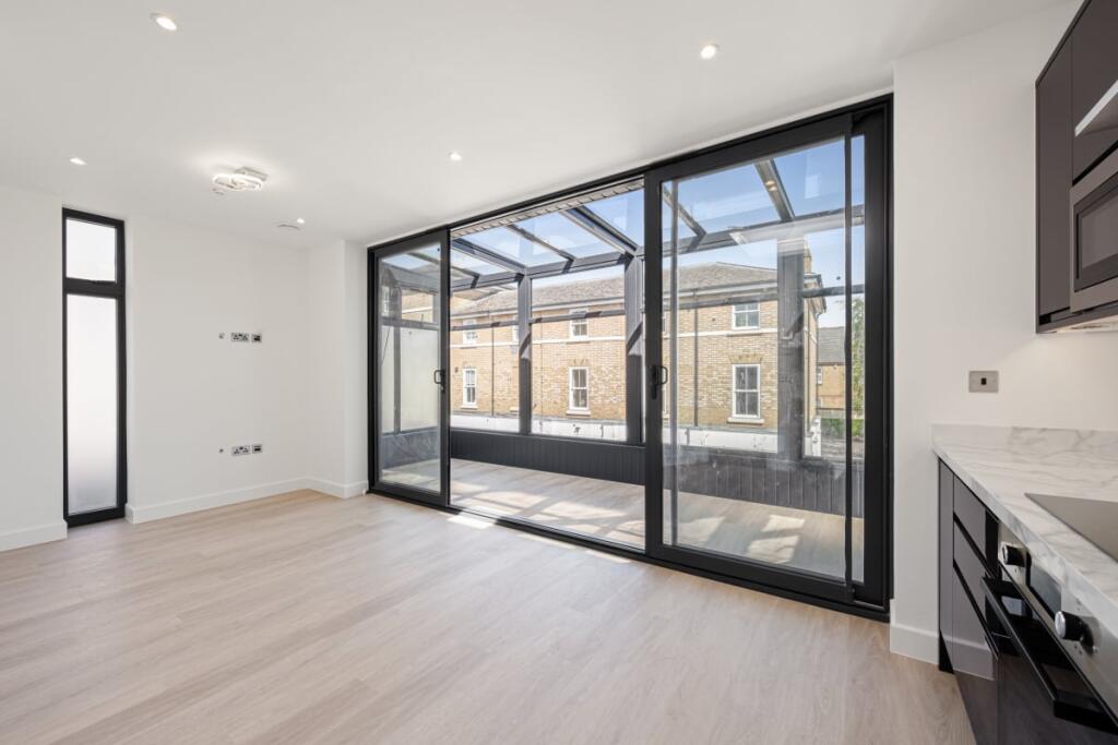 1 bed 1st Floor Flat for rent in Surbiton. From Emoov - Chelmsford