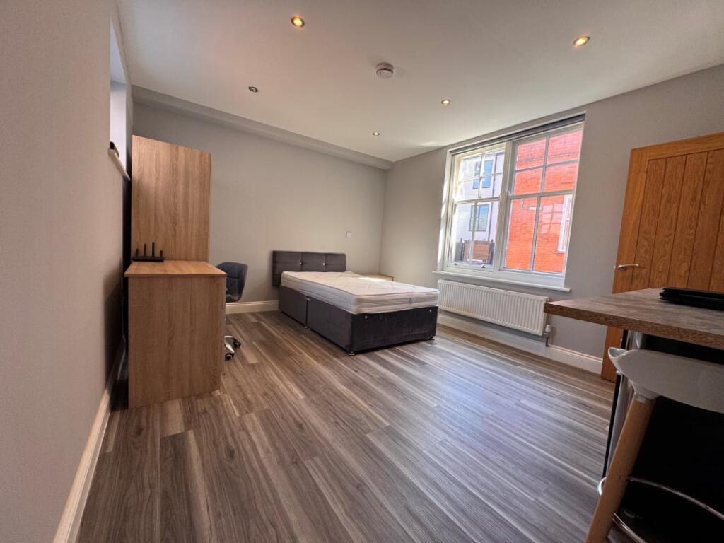 4 bed Studio for rent in Leicester. From Emoov - Chelmsford