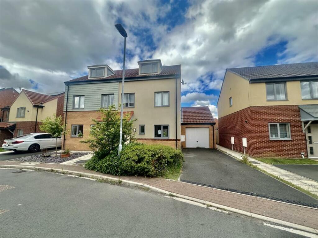 3 bed Town House for rent in Beaumont Hill. From Emoov - Chelmsford
