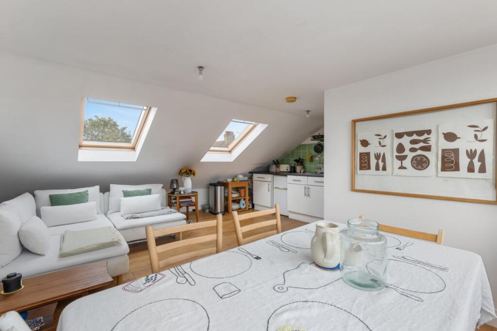 2 bed 1st Floor Flat for rent in Willesden. From Emoov - Chelmsford