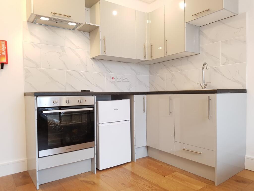 4 bed Studio for rent in Kensington. From Emoov - Chelmsford
