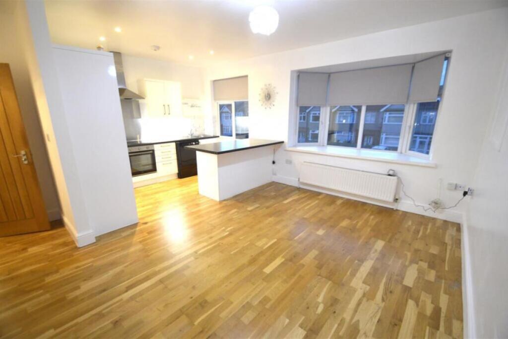 2 bed 1st Floor Flat for rent in Hornchurch. From Emoov - Chelmsford