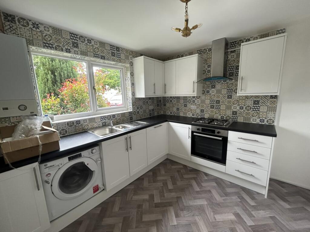 3 bed Mid Terraced House for rent in Basildon. From Emoov - Chelmsford
