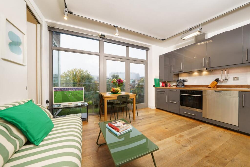 3 bed 1st Floor Flat for rent in Kensington. From Emoov - Chelmsford
