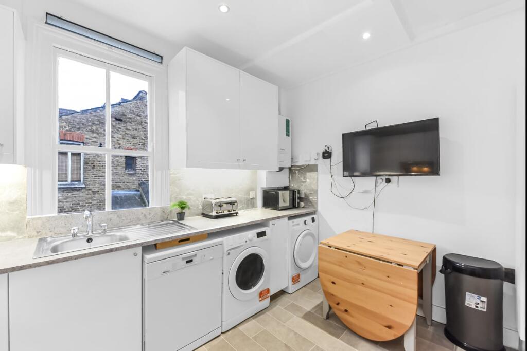 4 bed 1st Floor Flat for rent in Hammersmith. From Emoov - Chelmsford