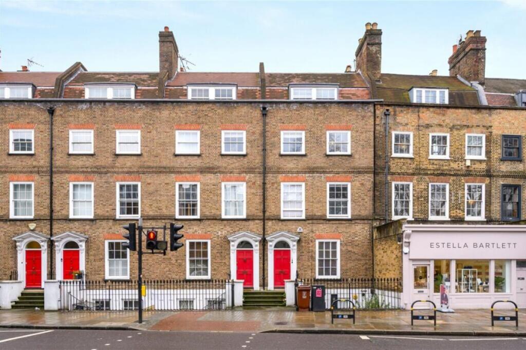 3 bed 1st Floor Flat for rent in Islington. From Emoov - Chelmsford