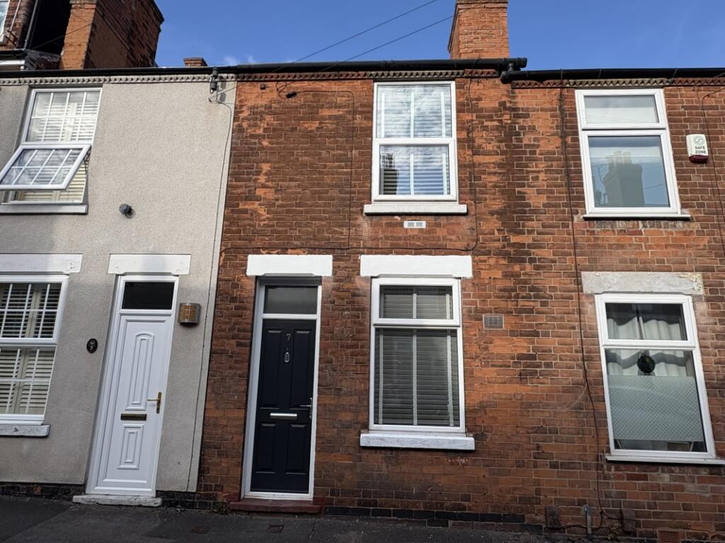 2 bed Mid Terraced House for rent in Arnold. From Emoov - Chelmsford