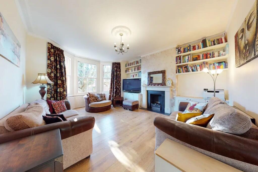 2 bed 1st Floor Flat for rent in Willesden. From Emoov - Chelmsford