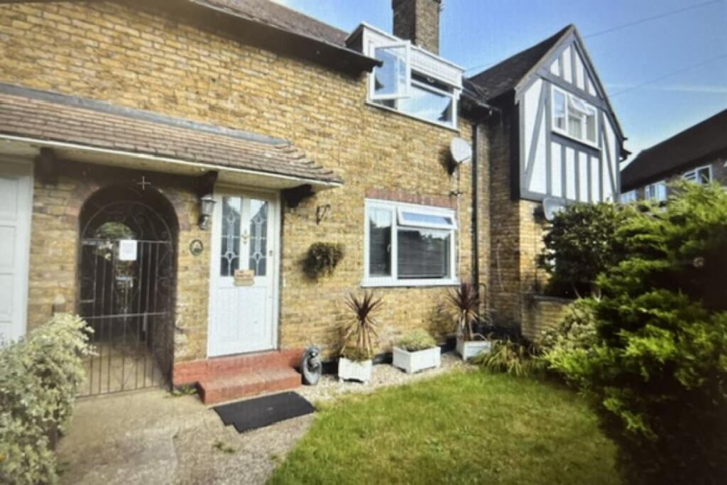 3 bed Mid Terraced House for rent in Eltham. From Emoov - Chelmsford