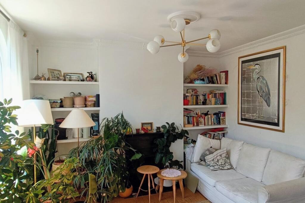 2 bed 1st Floor Flat for rent in Stoke Newington. From Emoov - Chelmsford