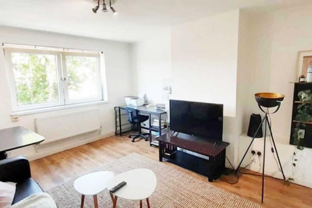 2 bed 1st Floor Flat for rent in West Ham. From Emoov - Chelmsford