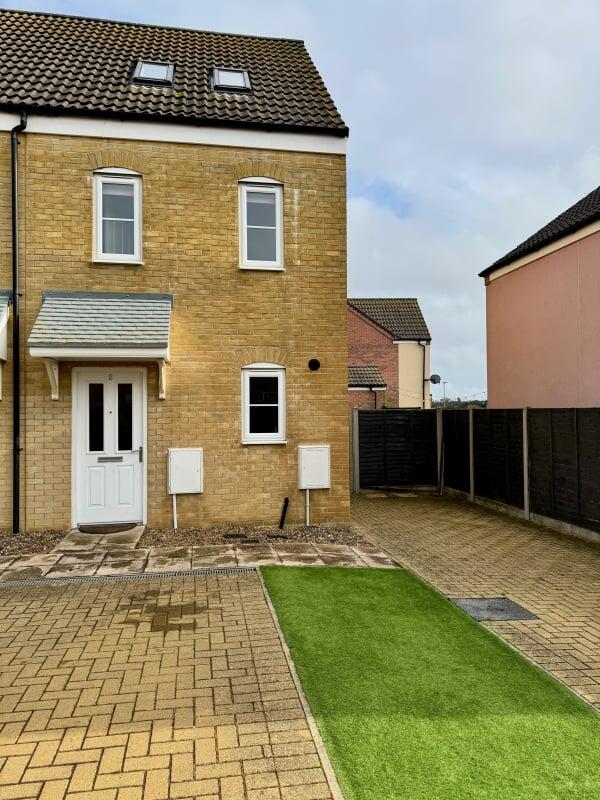 3 bed Mid Terraced House for rent in Lowestoft. From Emoov - Chelmsford